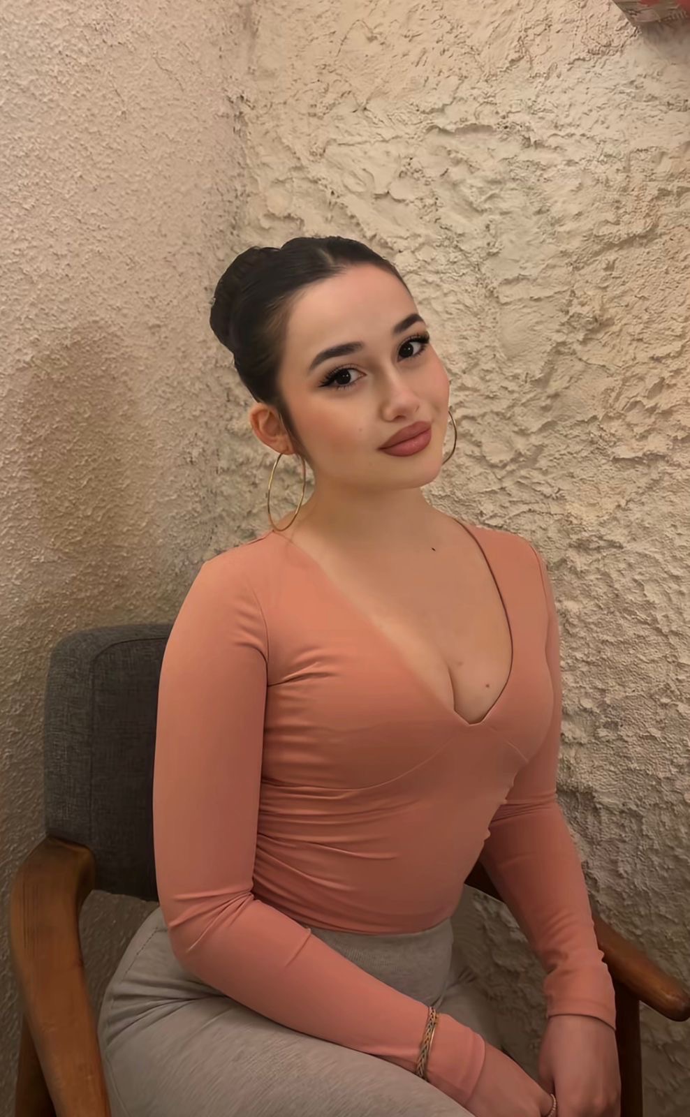 Yukarı Macera Dolu Partner Escort Nehir