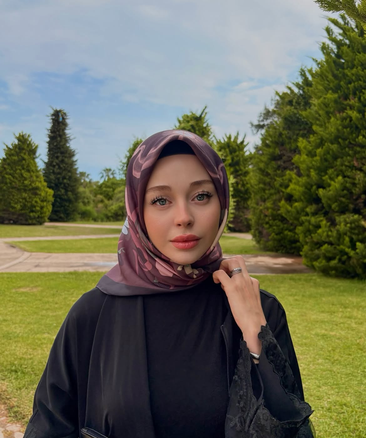 Akkaya Arabada Görüşen Bayan Escort Nermin